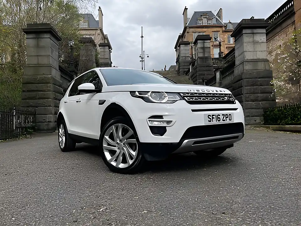 Used 2016 Land Rover Discovery Sport Hse Luxury White - Interior and Exterior details 5