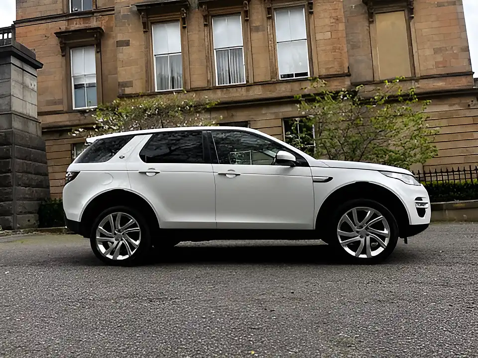 Used 2016 Land Rover Discovery Sport Hse Luxury White - Interior and Exterior details 6