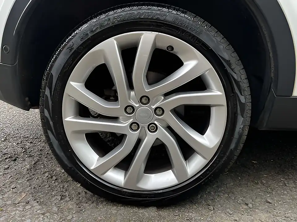 Used 2016 Land Rover Discovery Sport Hse Luxury White - Interior and Exterior details 8