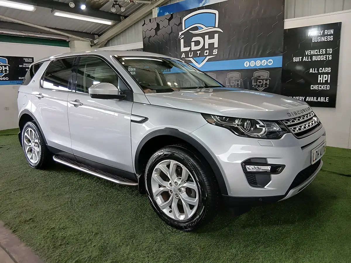 Used 2016 Land Rover Discovery Sport Hse Silver - Front View