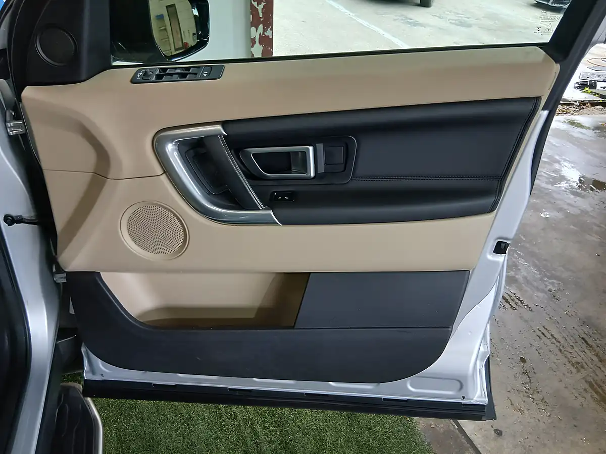 Used 2016 Land Rover Discovery Sport Hse Silver - Interior and Exterior details 10