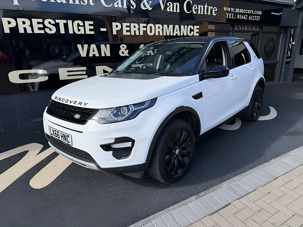 Used 2016 Land Rover Discovery Sport Hse White - Front View