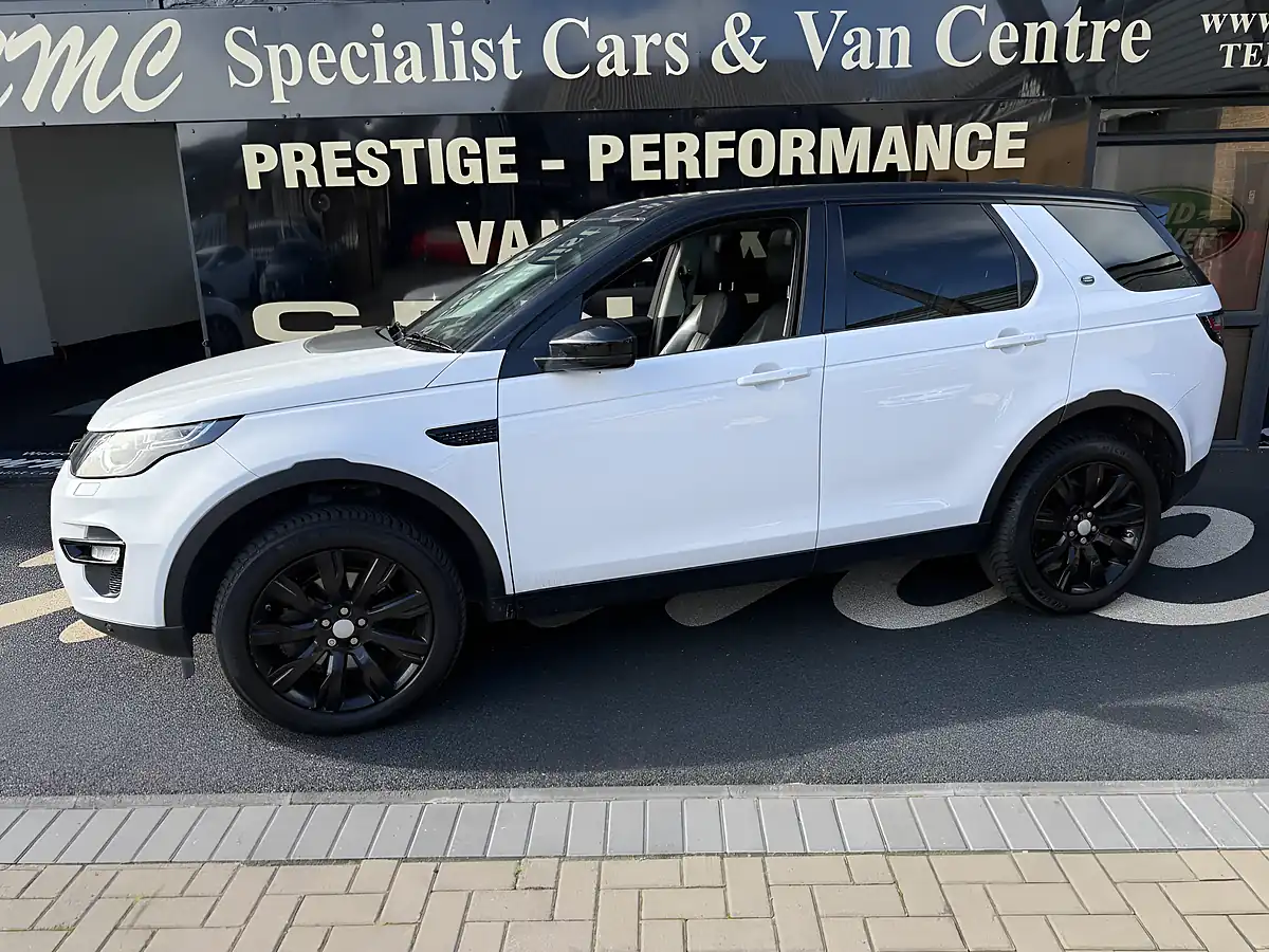 Used 2016 Land Rover Discovery Sport Hse White - Interior and Exterior details 3