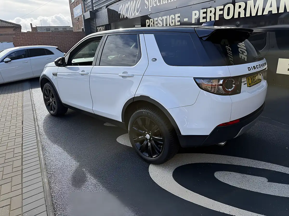 Used 2016 Land Rover Discovery Sport Hse White - Interior and Exterior details 7