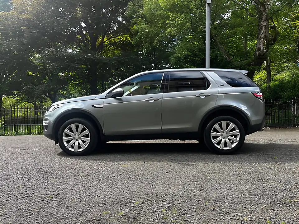 Used 2016 Land Rover Discovery Sport Luxury Hse Grey - Interior and Exterior details 2