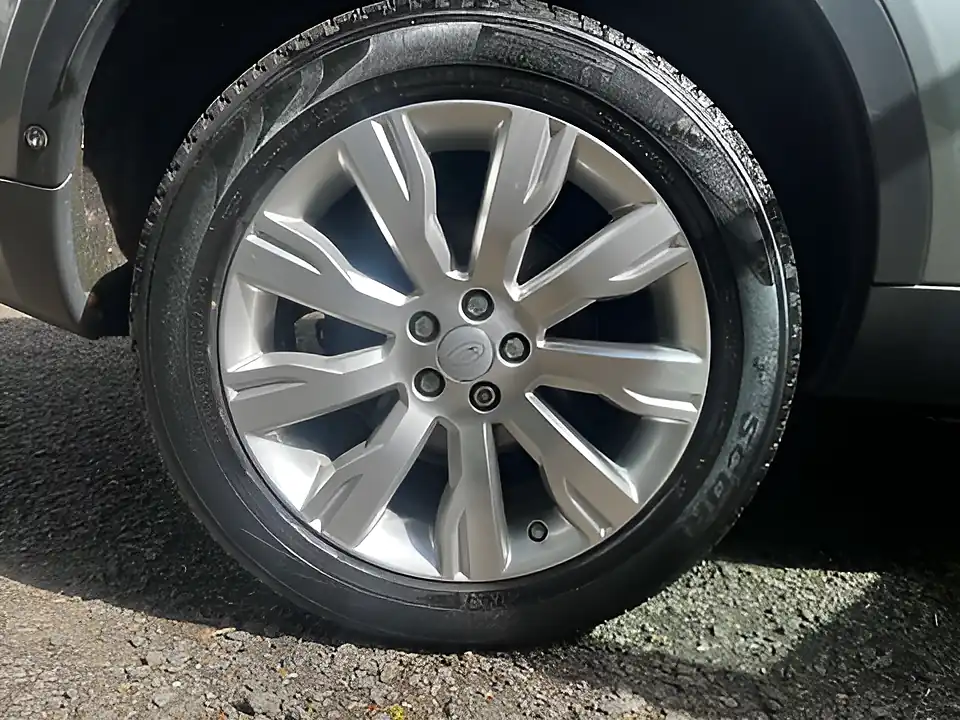 Used 2016 Land Rover Discovery Sport Luxury Hse Grey - Interior and Exterior details 6