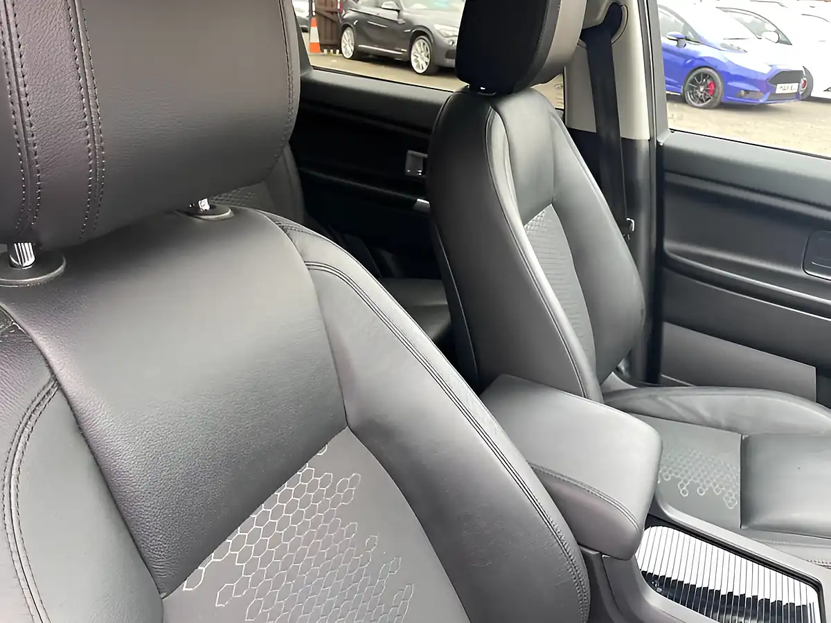 Used 2016 Land Rover Discovery Sport Se Red - Interior and Exterior details 13