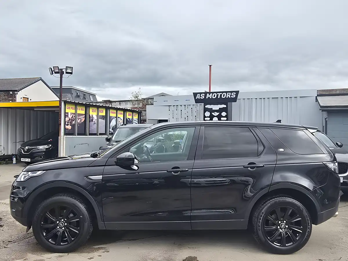 Used 2016 Land Rover Discovery Sport Se Tech Black - Interior and Exterior details 4