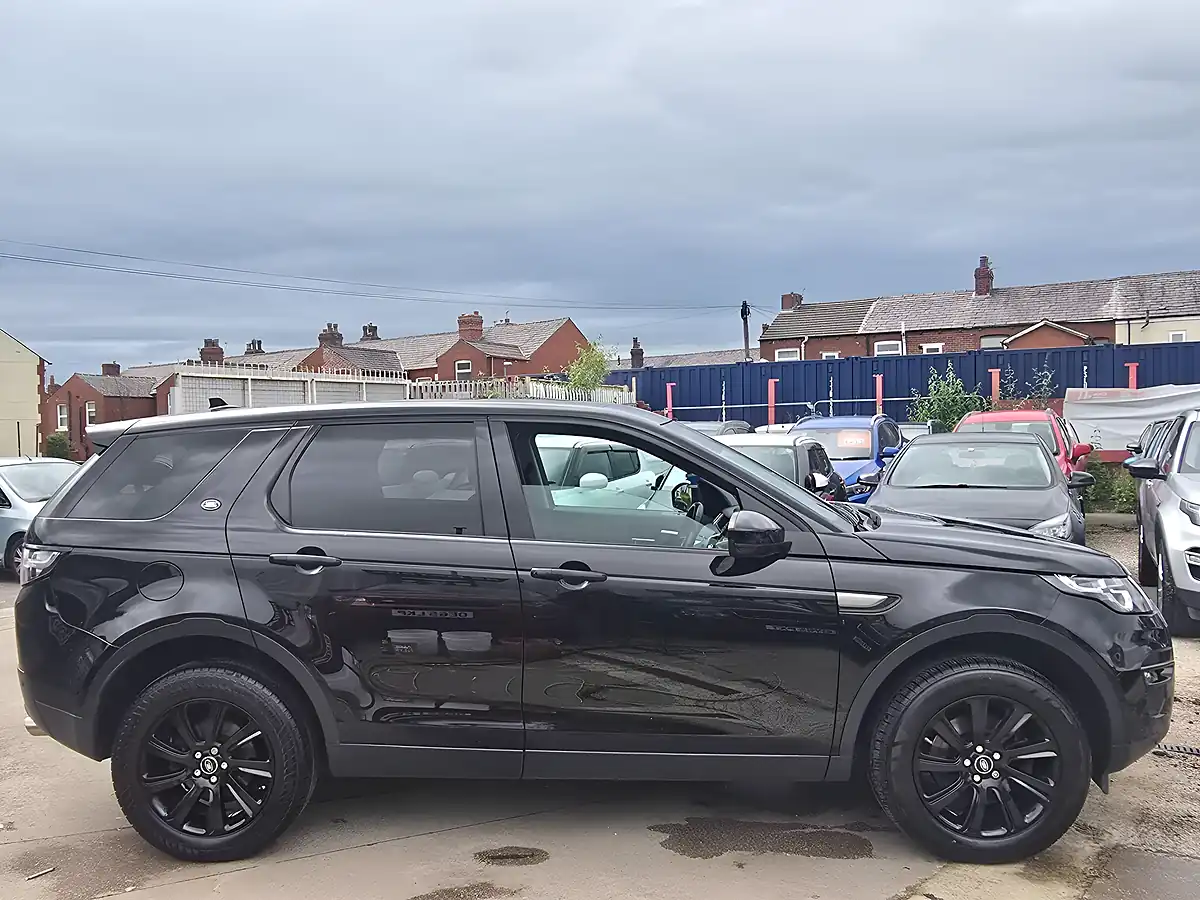 Used 2016 Land Rover Discovery Sport Se Tech Black - Interior and Exterior details 8