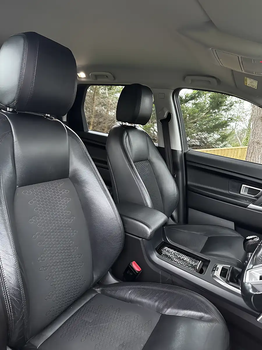 Used 2016 Land Rover Discovery Sport Se Tech Corris Grey - Interior and Exterior details 7