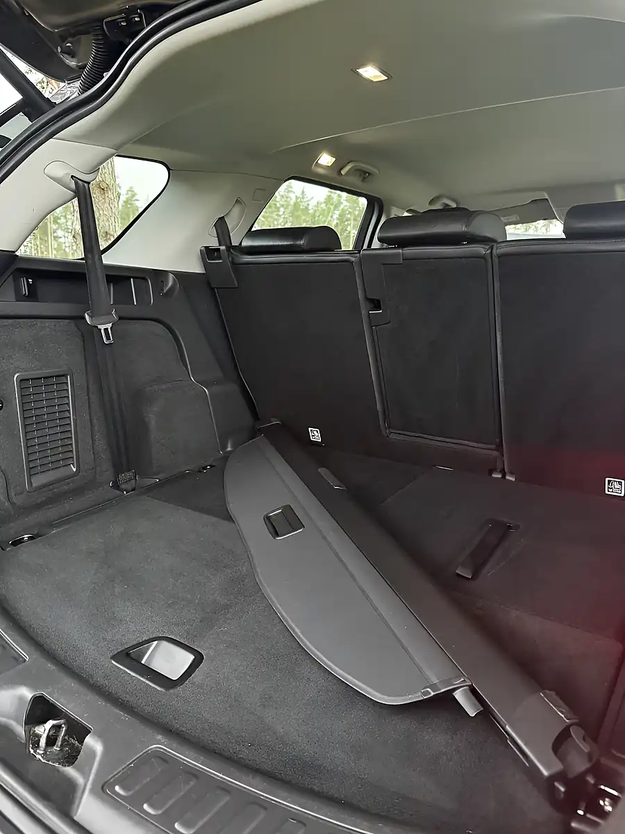 Used 2016 Land Rover Discovery Sport Se Tech Corris Grey - Interior and Exterior details 9