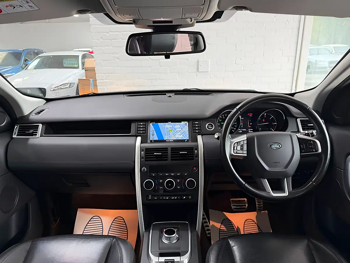 Used 2016 Land Rover Discovery Sport Se Tech Green - Interior and Exterior details 4