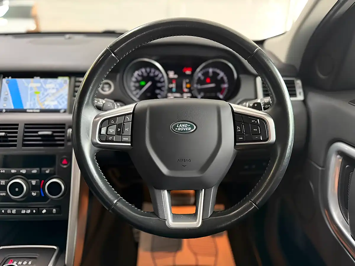 Used 2016 Land Rover Discovery Sport Se Tech Green - Interior and Exterior details 5