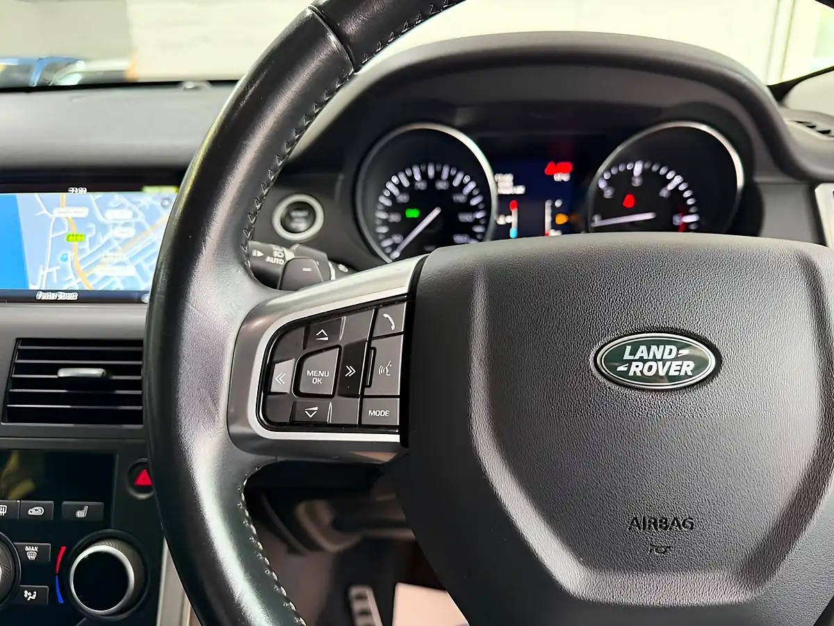 Used 2016 Land Rover Discovery Sport Se Tech Green - Interior and Exterior details 7