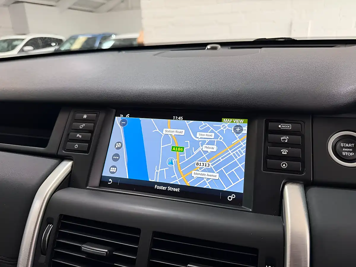 Used 2016 Land Rover Discovery Sport Se Tech Green - Interior and Exterior details 9