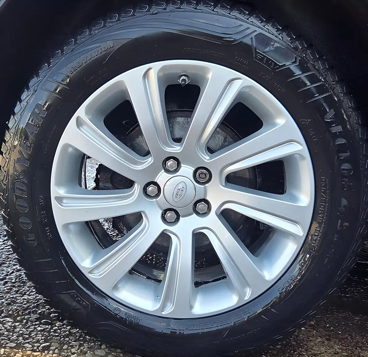 Used 2016 Land Rover Discovery Sport Se Tech Red - Interior and Exterior details 15