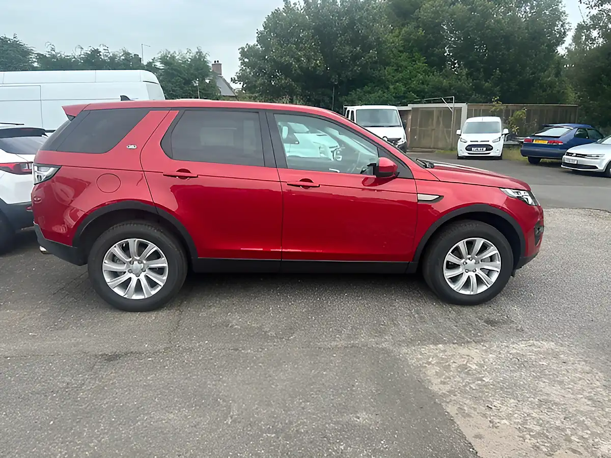 Used 2016 Land Rover Discovery Sport Se Tech Red - Interior and Exterior details 6