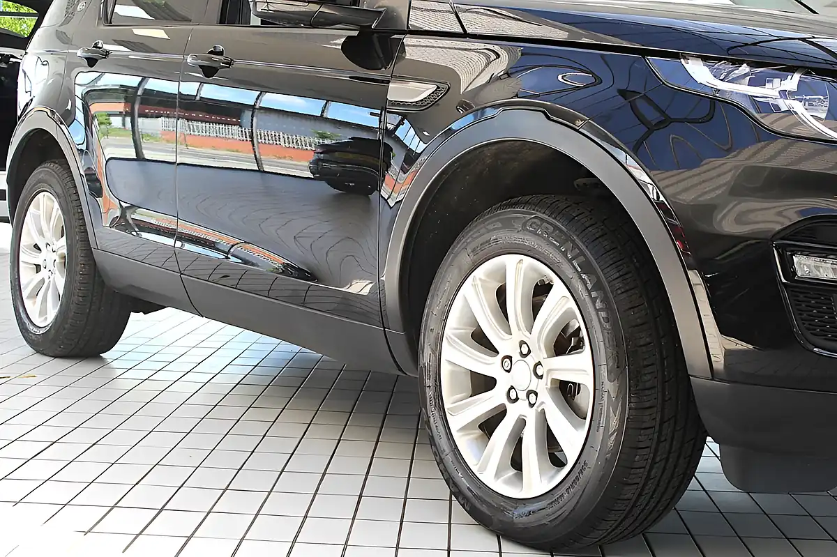 Used 2016 Land Rover Discovery Sport Se Tech Santorini Black - Interior and Exterior details 11