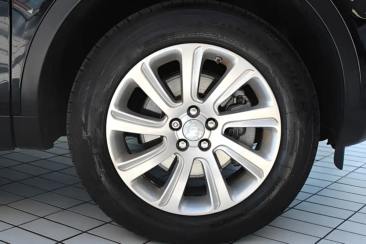 Used 2016 Land Rover Discovery Sport Se Tech Santorini Black - Interior and Exterior details 12