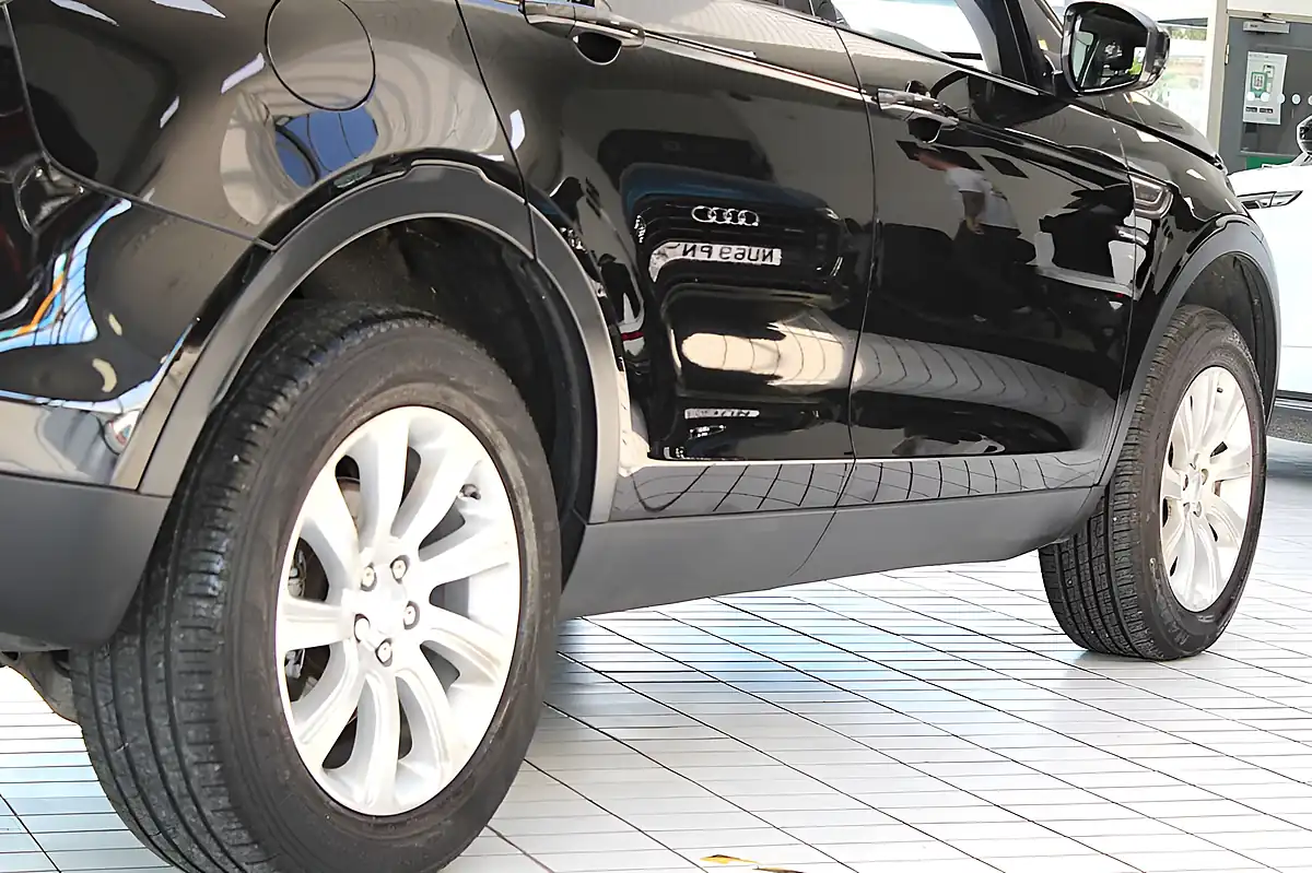 Used 2016 Land Rover Discovery Sport Se Tech Santorini Black - Interior and Exterior details 15