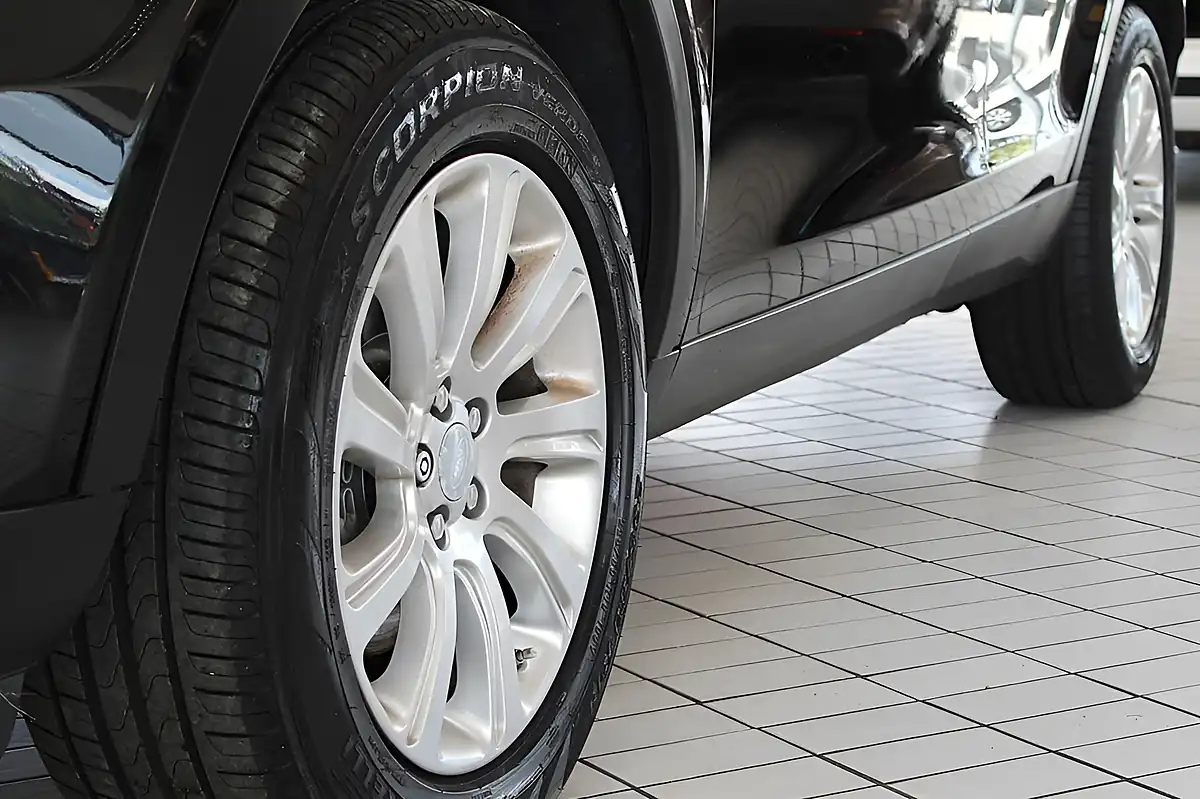 Used 2016 Land Rover Discovery Sport Se Tech Santorini Black - Interior and Exterior details 6