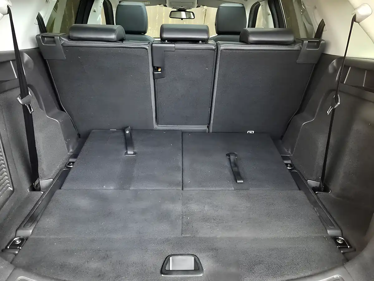 Used 2016 Land Rover Discovery Sport Se Tech Scotia Grey - Interior and Exterior details 16
