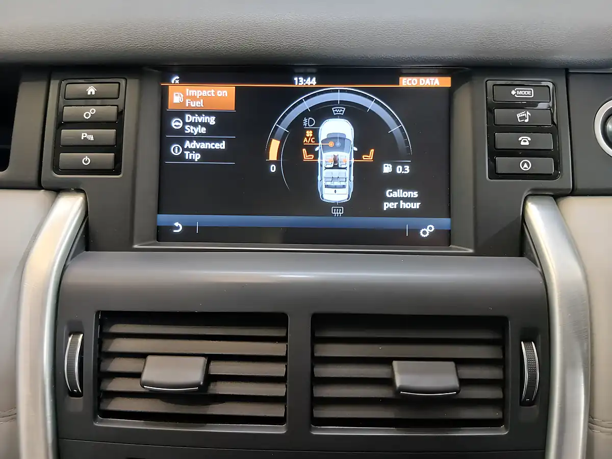 Used 2016 Land Rover Discovery Sport Se Tech White - Interior and Exterior details 11
