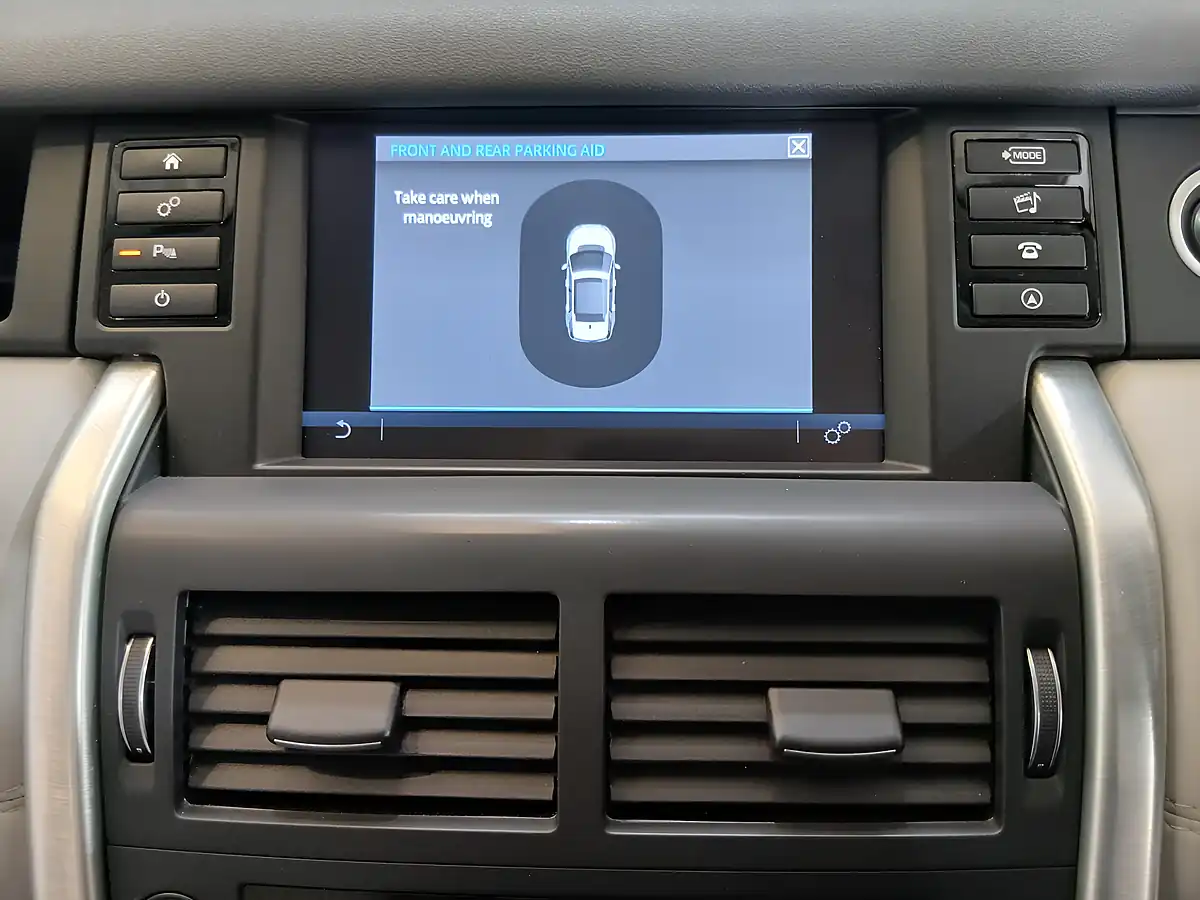 Used 2016 Land Rover Discovery Sport Se Tech White - Interior and Exterior details 12