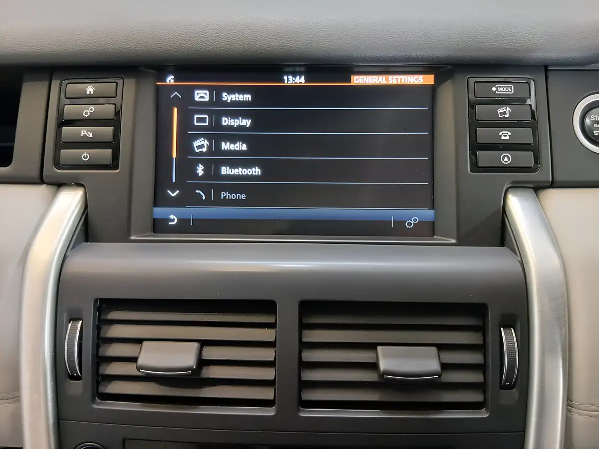 Used 2016 Land Rover Discovery Sport Se Tech White - Interior and Exterior details 13