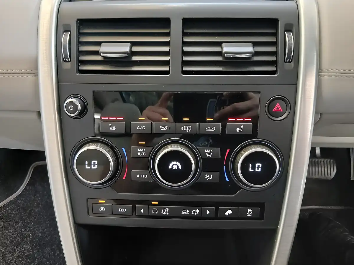 Used 2016 Land Rover Discovery Sport Se Tech White - Interior and Exterior details 14