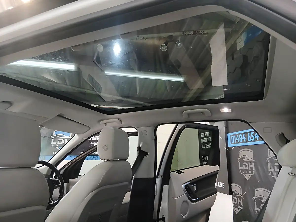 Used 2016 Land Rover Discovery Sport Se Tech White - Interior and Exterior details 17