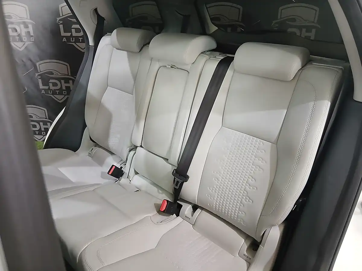 Used 2016 Land Rover Discovery Sport Se Tech White - Interior and Exterior details 18