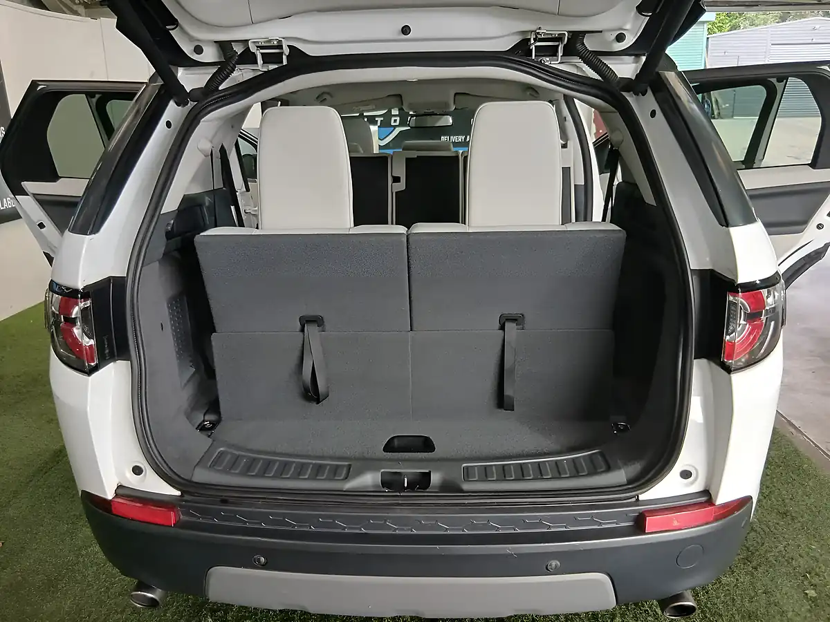Used 2016 Land Rover Discovery Sport Se Tech White - Interior and Exterior details 20