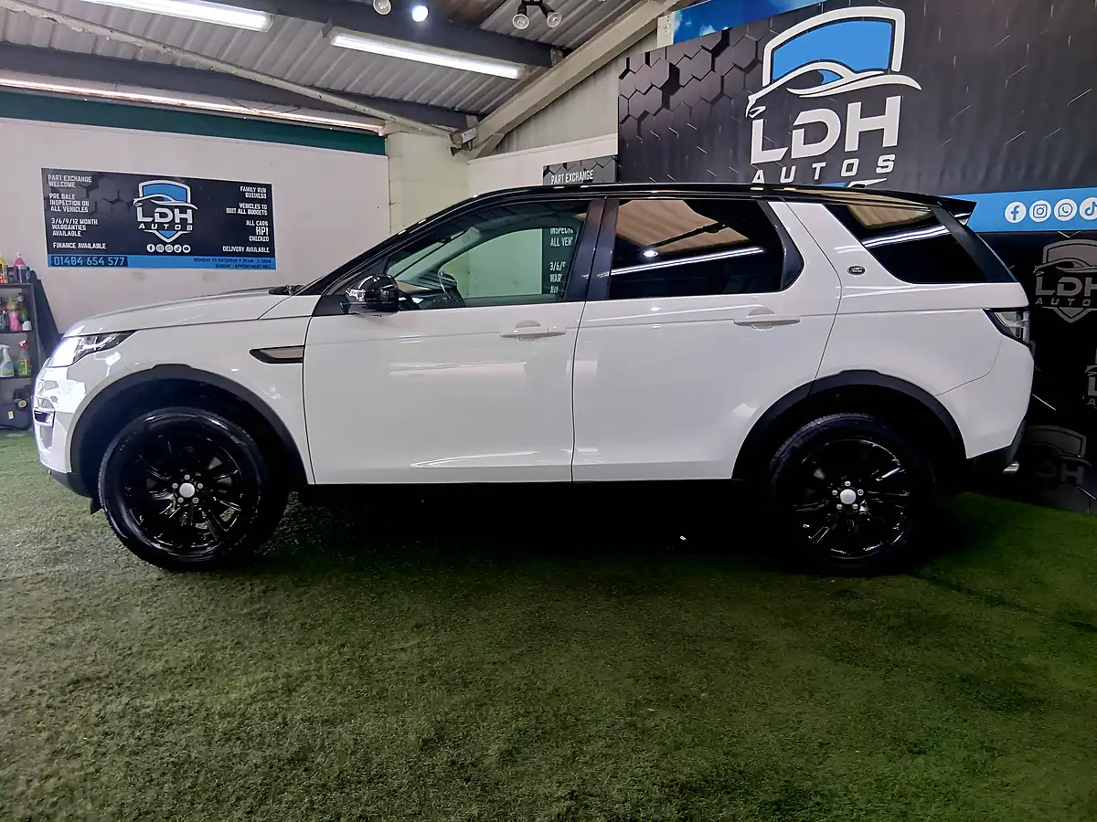 Used 2016 Land Rover Discovery Sport Se Tech White - Interior and Exterior details 6