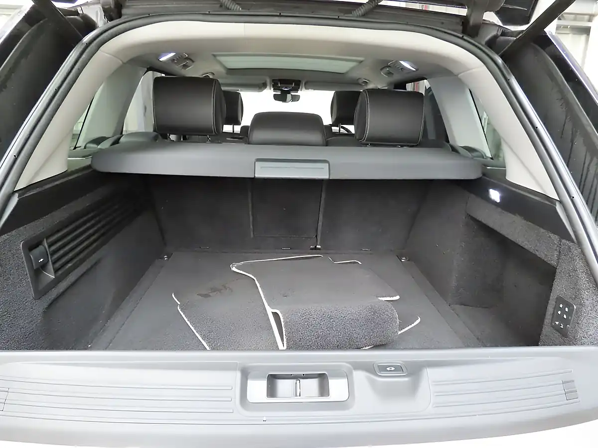 Used 2016 Land Rover Range Rover Autobiography Silver - Interior and Exterior details 13