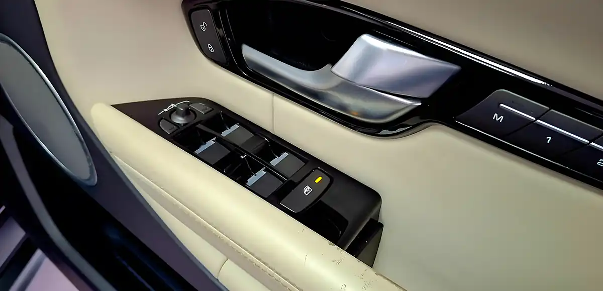 Used 2016 Land Rover Range Rover Evoque Hse Dynamic Black - Interior and Exterior details 19