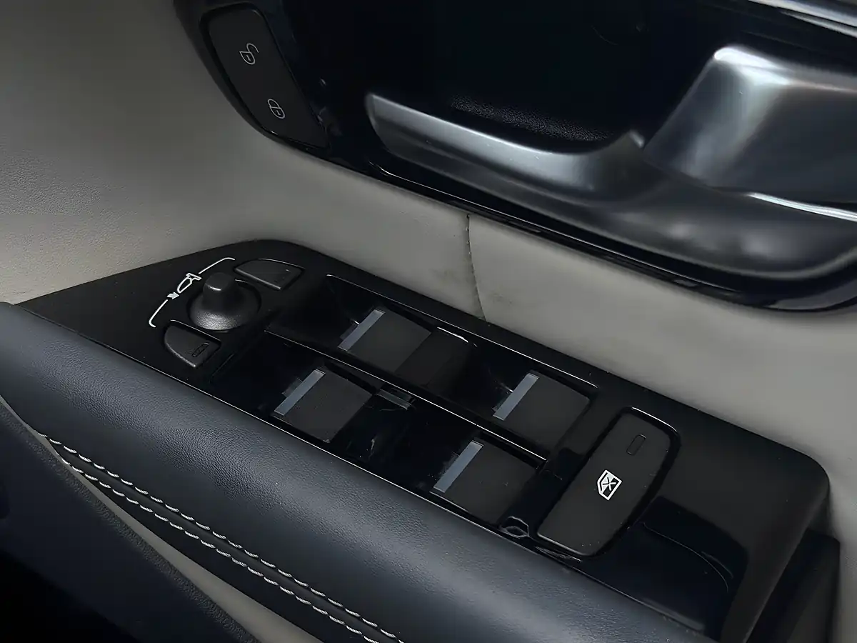 Used 2016 Land Rover Range Rover Evoque Hse Dynamic Grey - Interior and Exterior details 12