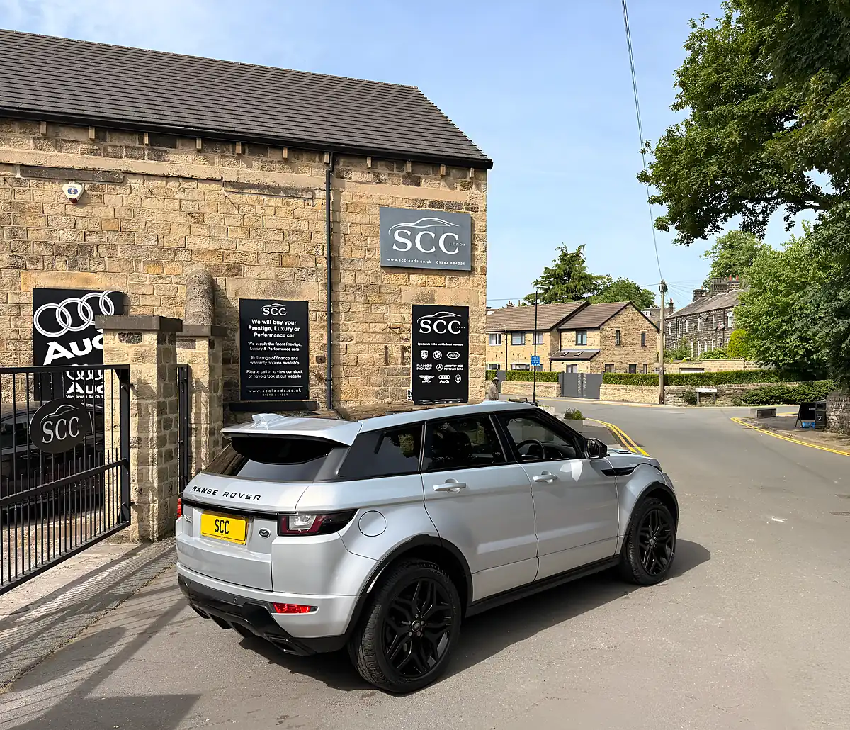 Used 2016 Land Rover Range Rover Evoque Hse Dynamic Indus Silver - Interior and Exterior details 12