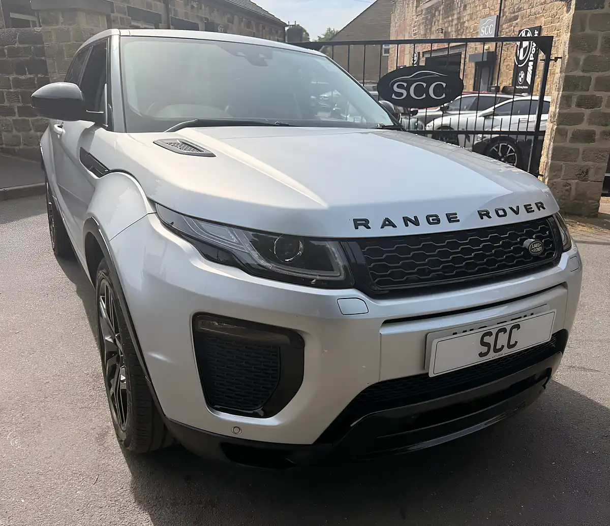 Used 2016 Land Rover Range Rover Evoque Hse Dynamic Indus Silver - Interior and Exterior details 5