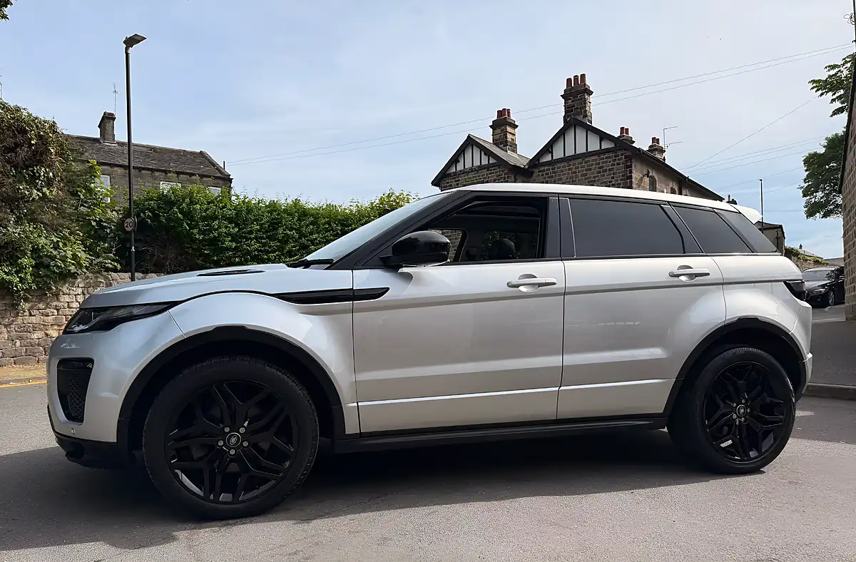 Used 2016 Land Rover Range Rover Evoque Hse Dynamic Indus Silver - Interior and Exterior details 8