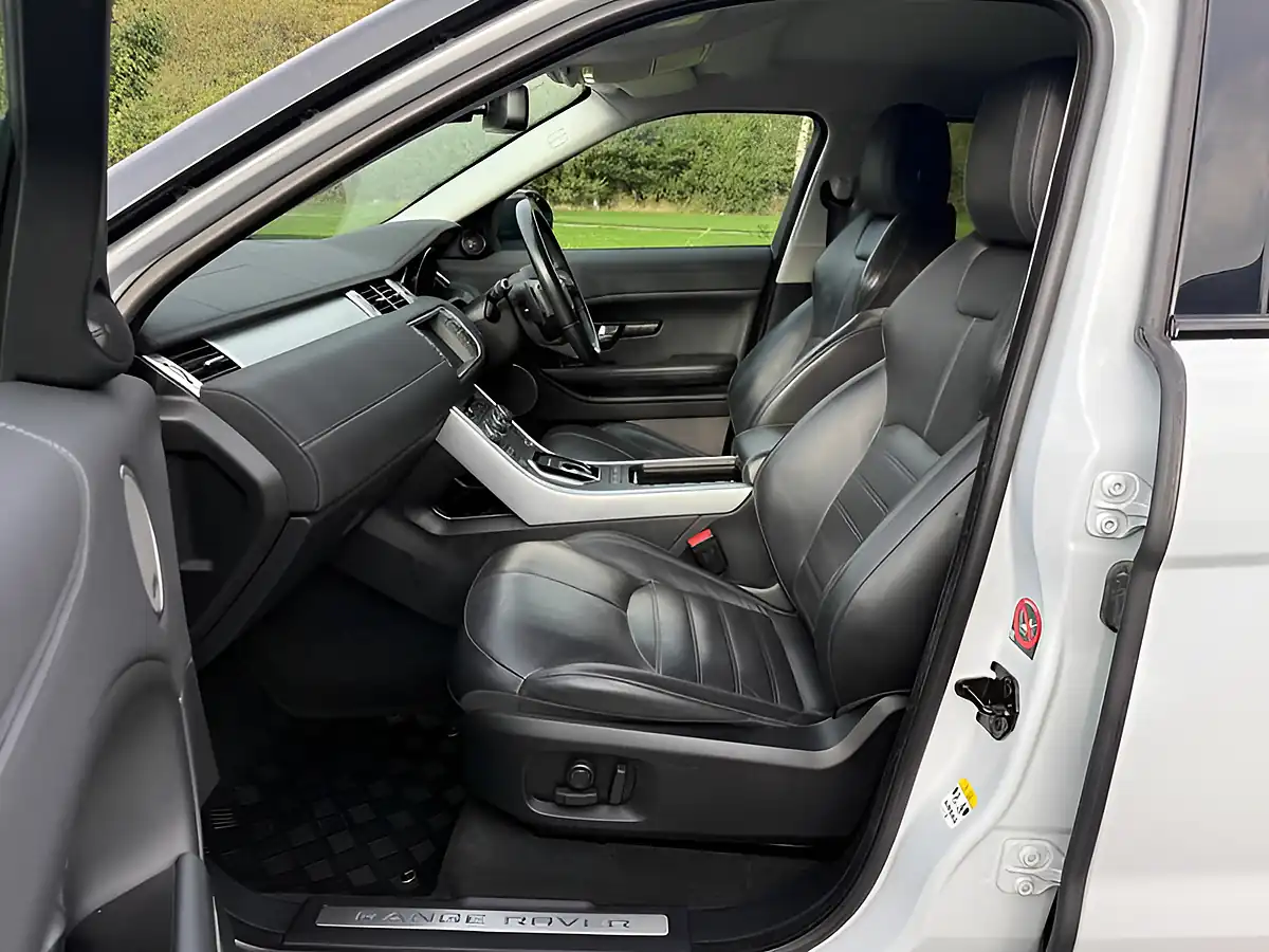 Used 2016 Land Rover Range Rover Evoque Hse Dynamic White - Interior and Exterior details 8