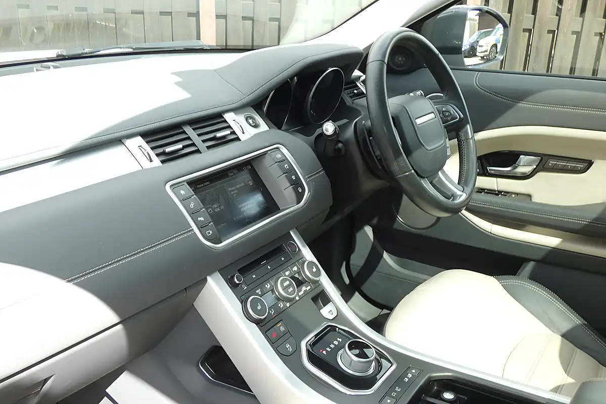 Used 2016 Land Rover Range Rover Evoque Hse Dynamic White - Interior and Exterior details 10