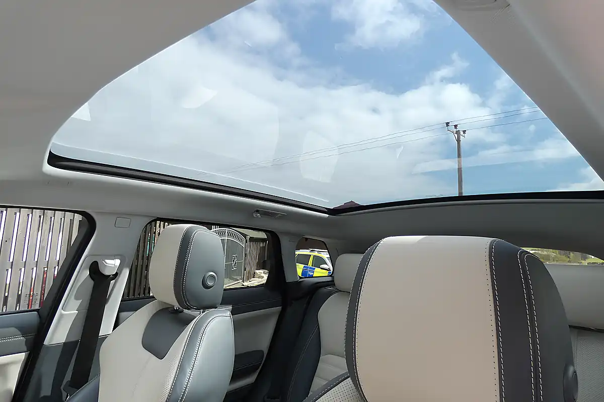 Used 2016 Land Rover Range Rover Evoque Hse Dynamic White - Interior and Exterior details 11
