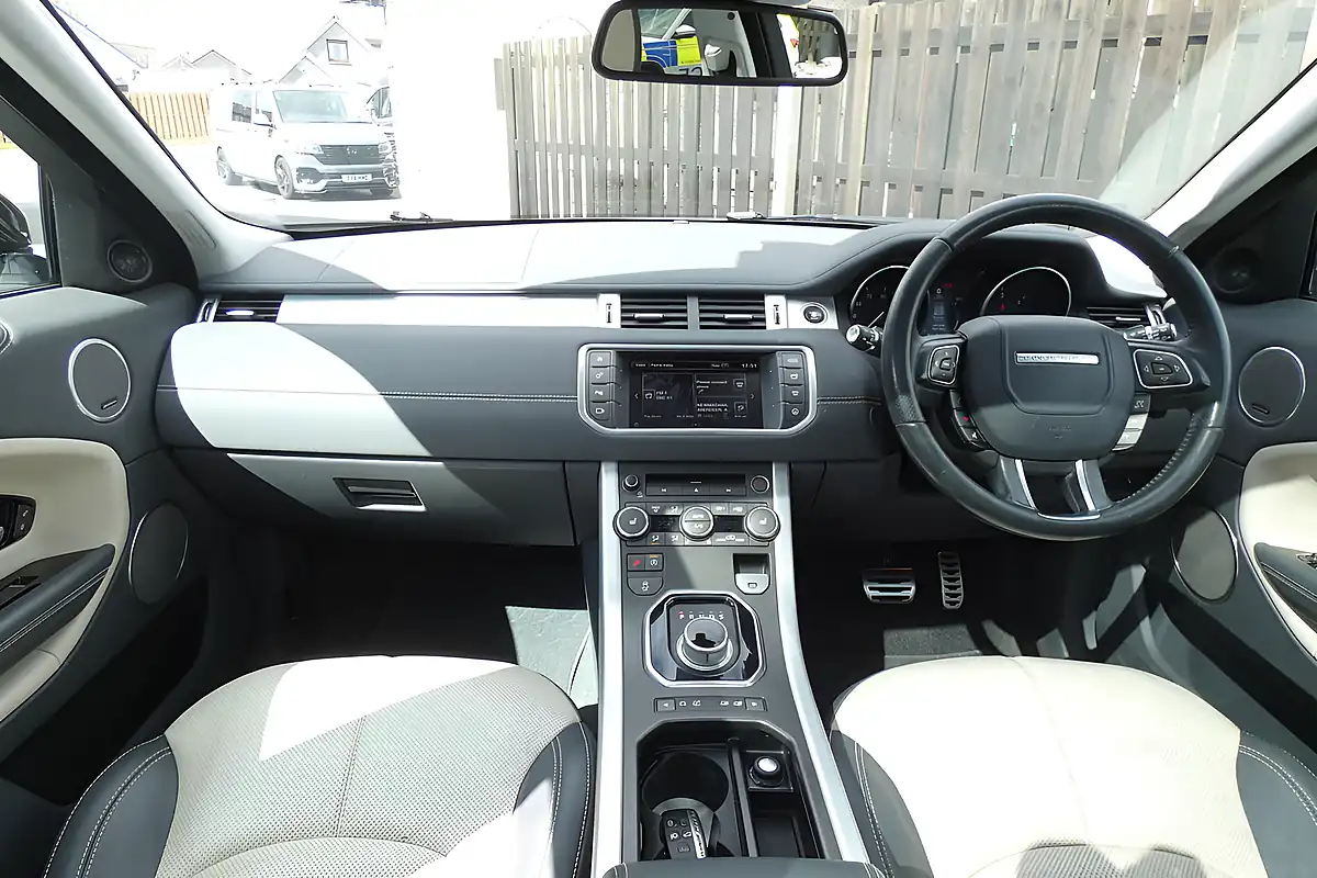 Used 2016 Land Rover Range Rover Evoque Hse Dynamic White - Interior and Exterior details 8