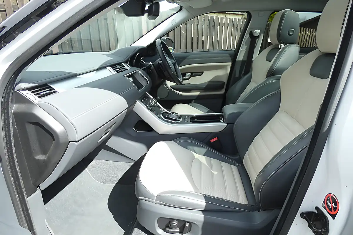 Used 2016 Land Rover Range Rover Evoque Hse Dynamic White - Interior and Exterior details 9