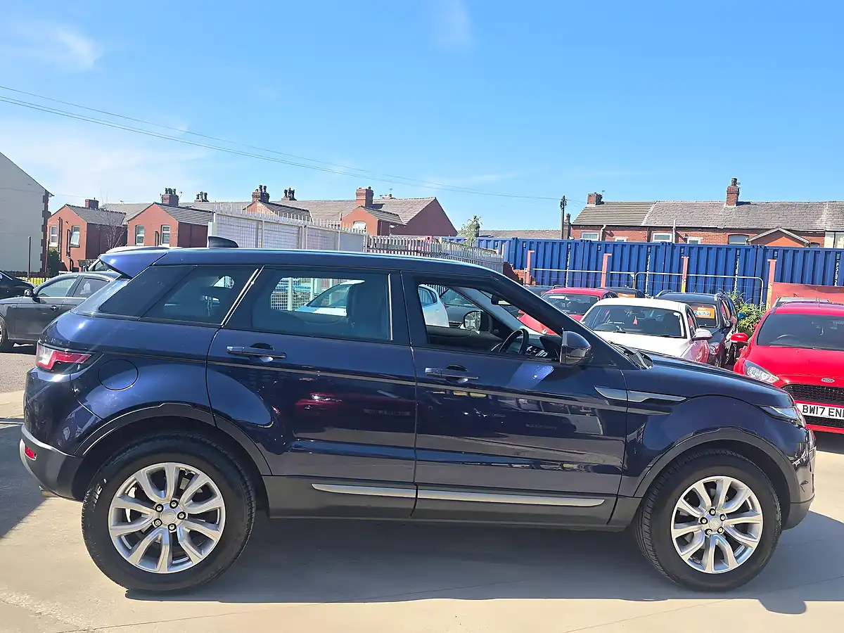 Used 2016 Land Rover Range Rover Evoque Se Blue - Interior and Exterior details 8