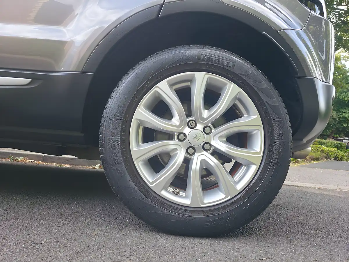 Used 2016 Land Rover Range Rover Evoque Se Grey - Interior and Exterior details 14