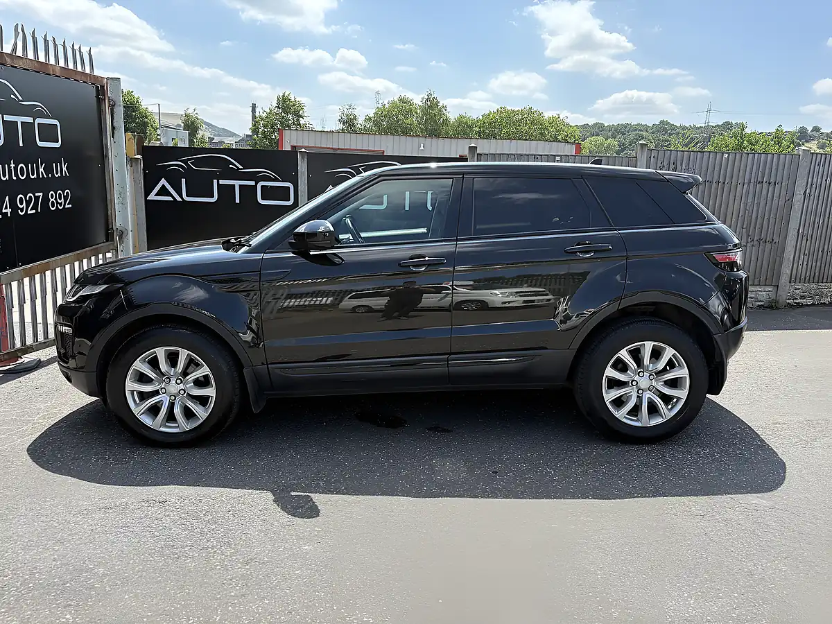 Used 2016 Land Rover Range Rover Evoque Se Tech Black - Interior and Exterior details 17