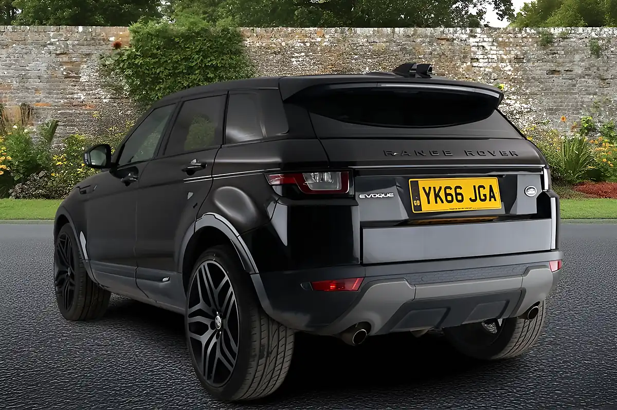 Used 2016 Land Rover Range Rover Evoque Se Tech Black - Interior and Exterior details 4