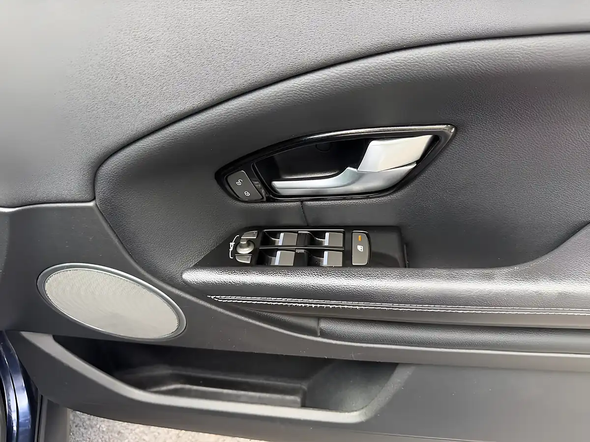 Used 2016 Land Rover Range Rover Evoque Se Tech Blue - Interior and Exterior details 17